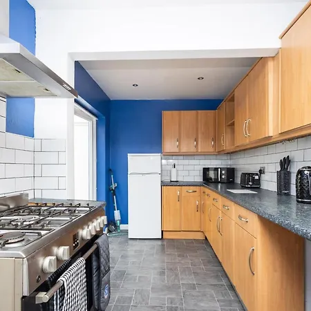 بيت للعطل Alt-stay - Leeds - 3 Bed Budget Contractor With Parking