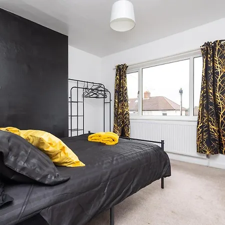 Alt-stay - Leeds - 3 Bed Budget Contractor With Parking بيت للعطل