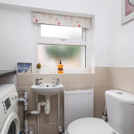 Alt-stay - Leeds - 3 Bed Budget Contractor With Parking * ليدز
