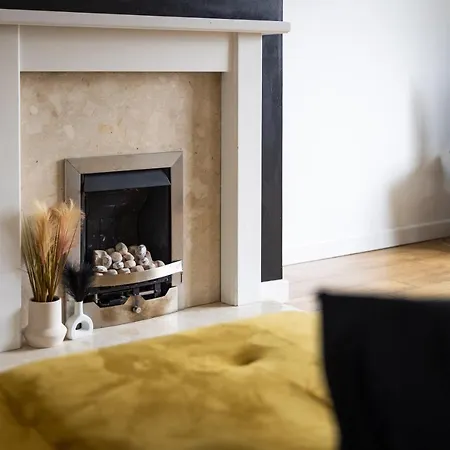 Alt-stay - Leeds - 3 Bed Budget Contractor With Parking بيت للعطل *