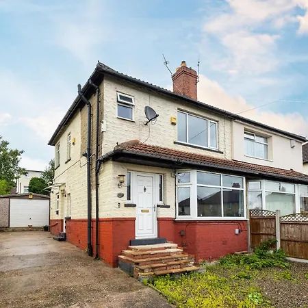 Alt-stay - Leeds - 3 Bed Budget Contractor With Parking بيت للعطل ليدز