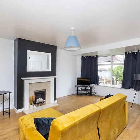 Alt-stay - Leeds - 3 Bed Budget Contractor With Parking *